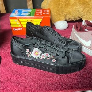 Floral Embroidered Black Sneakers